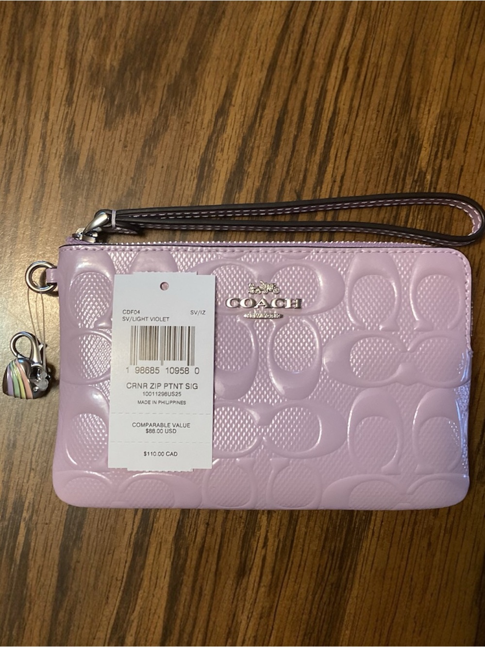Coach Corner Zip Wristlet in Patent Leather With Heart Charm, Light Violet NWT